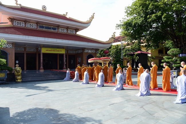 Lễ truyền giới Sa di Phương Trượng